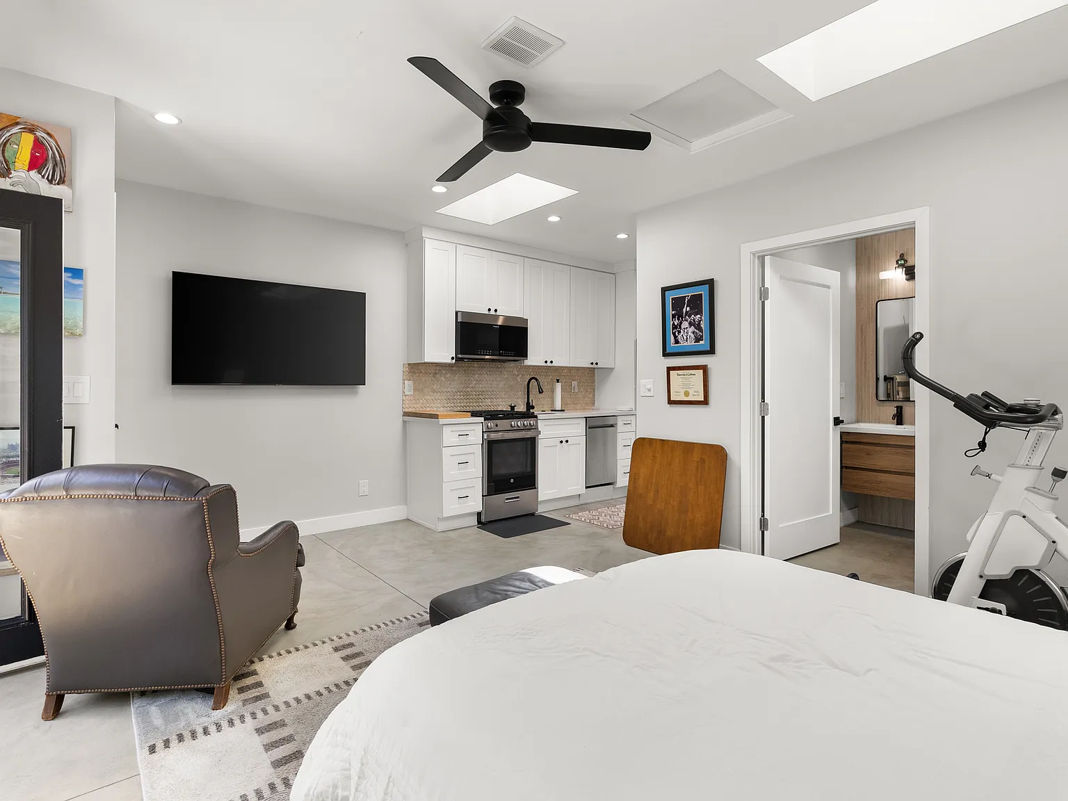 1 bed, 400 sqft, $2,750 — Photo 2