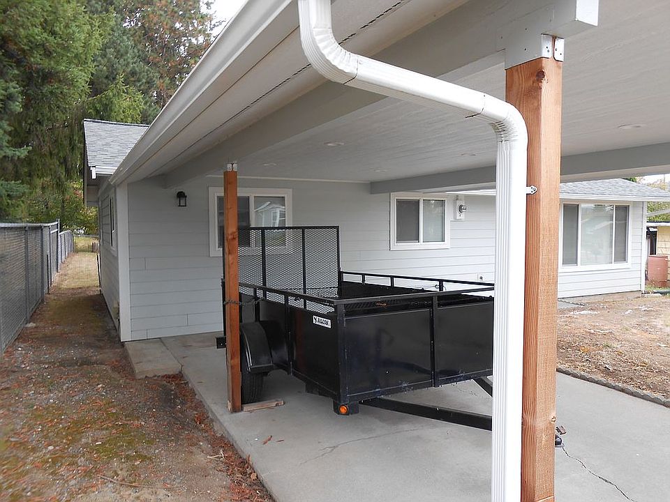 2nd image of 2806 Yew St