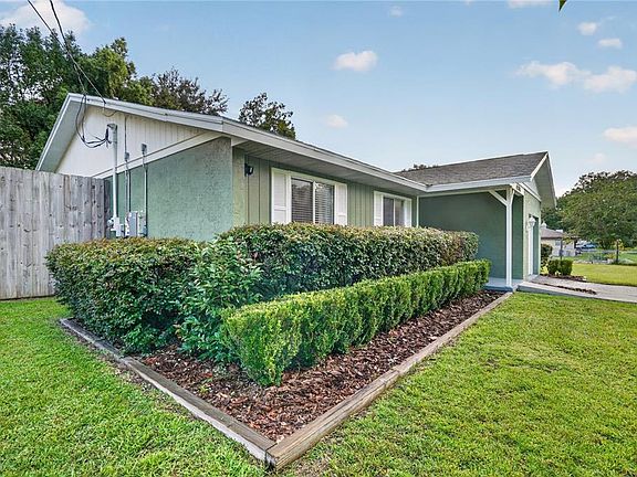 4th image of 4506 NE 8TH PLACE