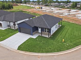 4875 W Ridge Ln, Springfield, MO 65802