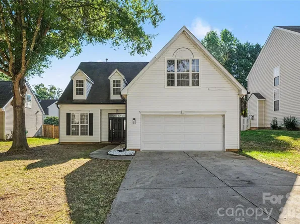 8030 Shiny Meadow Ln, Charlotte, NC 28215