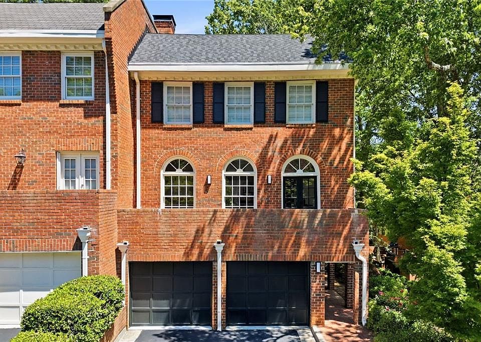 1st image of 425 Jefferson Cir