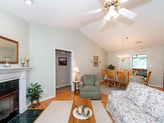 4th image of 6991 Yellow Oak Ln