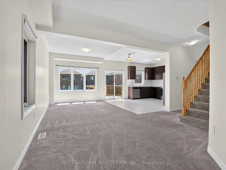 240 Ridley Cres — Photo 7