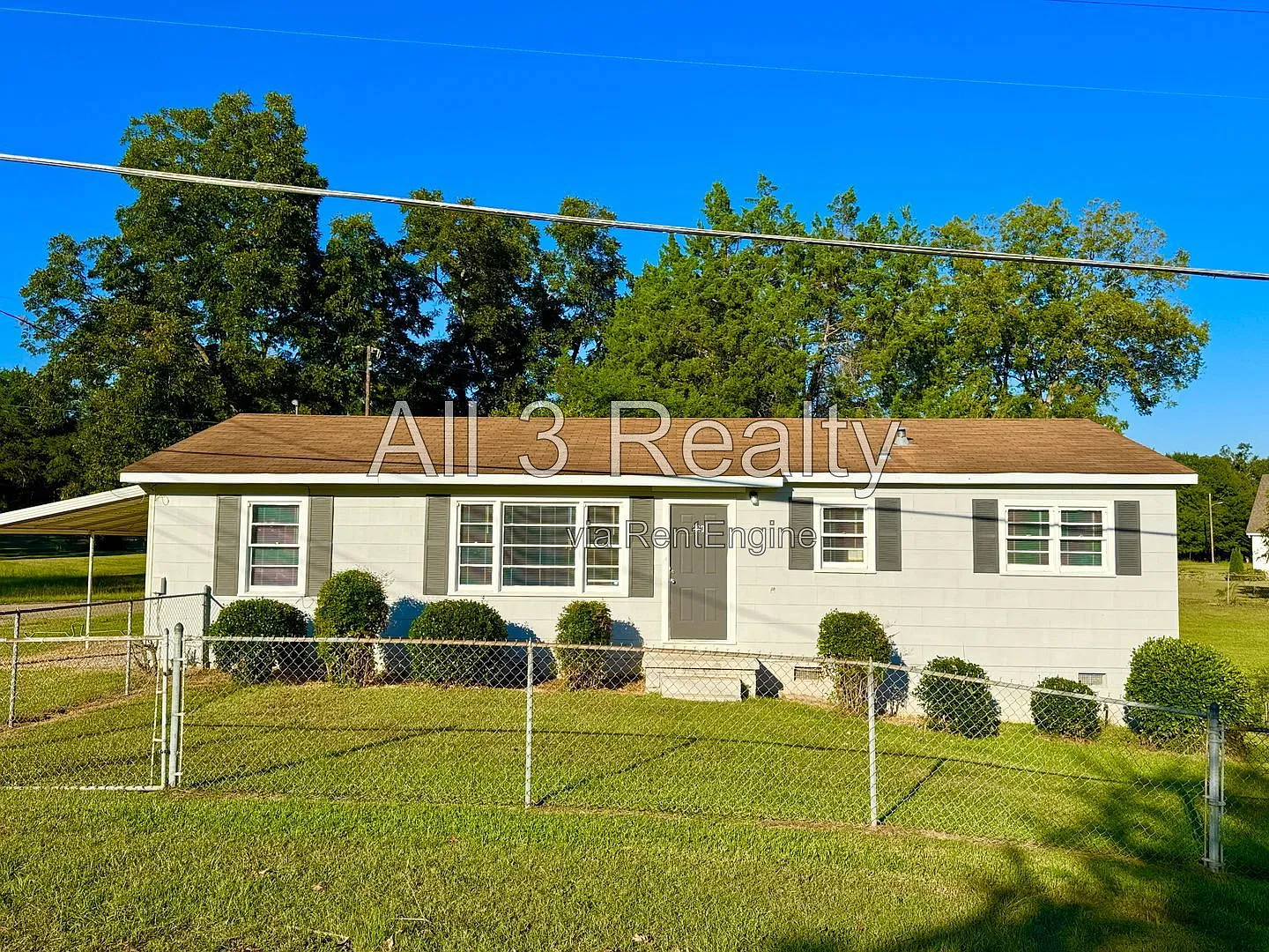 3 bed, 1.0 bath, 1200 sqft, $1,195 — Photo 1