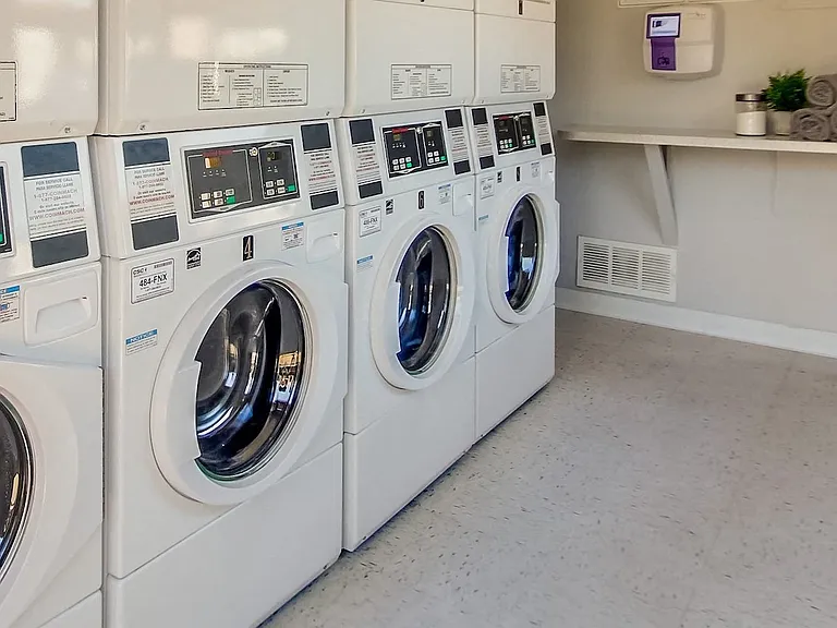 Grand Regency Apartments — Photo 11
