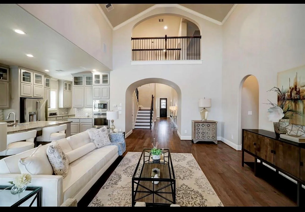 4 bed, 3.5 bath, 3510 sqft, $5,500 — Photo 3