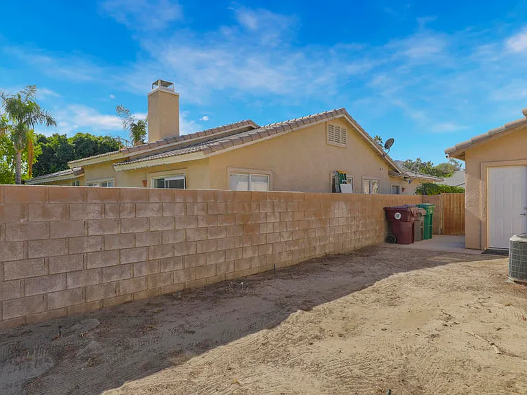 45930 Las Colinas — Photo 29