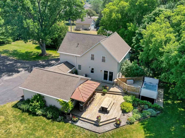 2526 Bellevue St, Green Bay, WI 54311