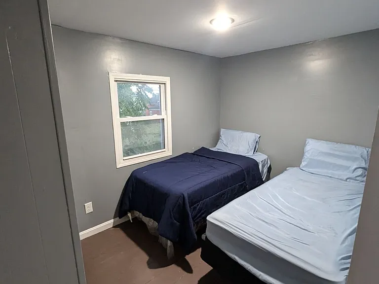 109 N Cannon Dr — Photo 4