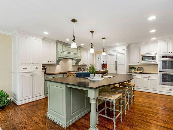 4th image of 3012 W 90th St