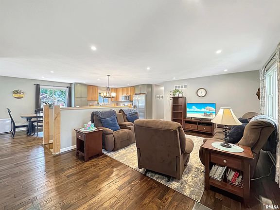 4th image of 452 E Fernwood St