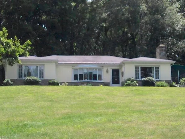 6 Old Pound Hill Rd, North Smithfield, RI 02896