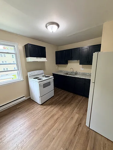 240 Sheffield Ave #B5 Photo 1