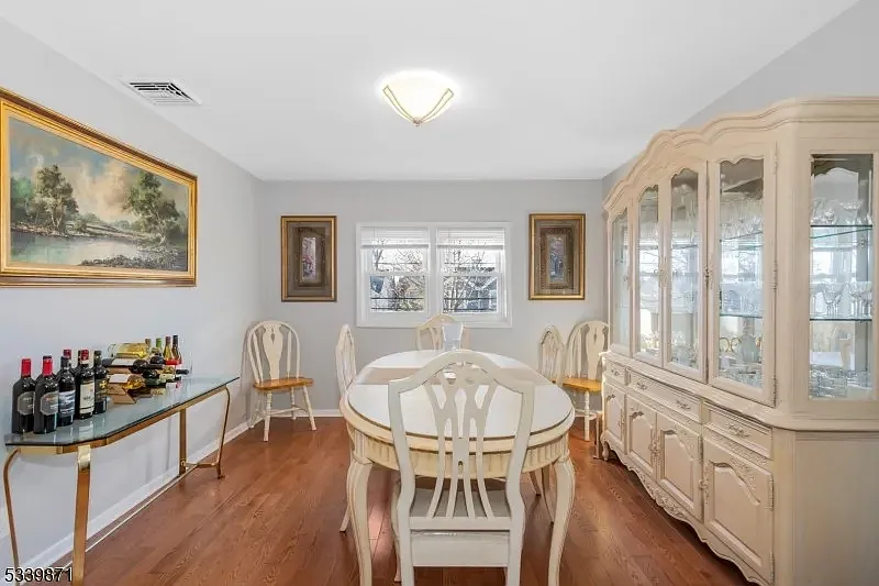 2 bed, 1100 sqft, $2,300 — Photo 3