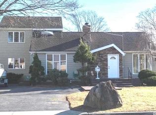 90 Hampton Way, Merrick, NY 11566