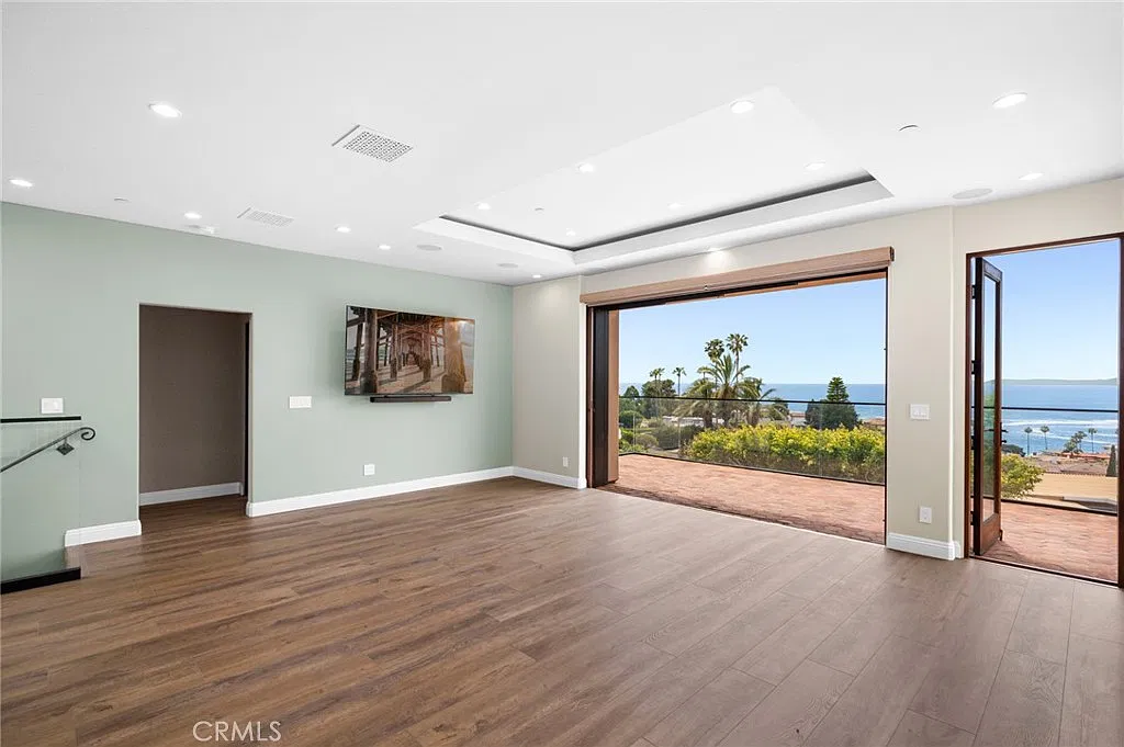 5 bed, 3715 sqft, $18,000 — Photo 2