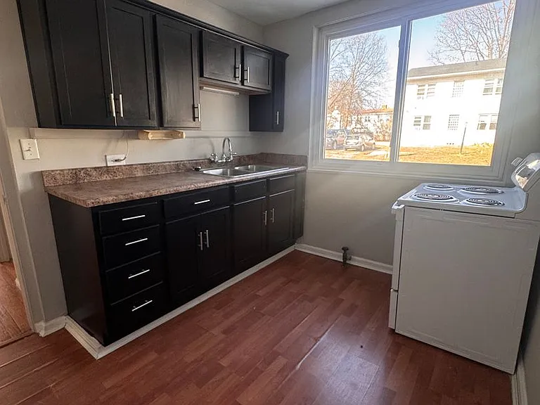 17-31 Flanders Ln — Photo 5