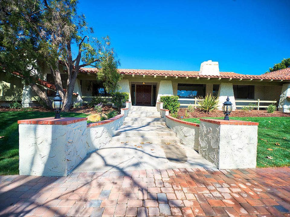1st image of 2821 N Redondo Ave