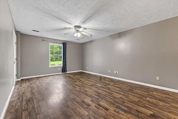 3 bed, 2.0 bath, 1200 sqft, $1,450 — Photo 4