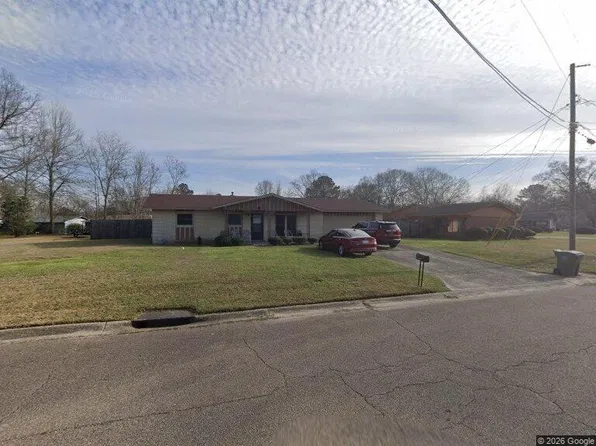 303 Fairway Dr, Hattiesburg, MS 39401