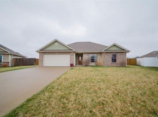 805 Chris Ct, Centralia, MO 65240