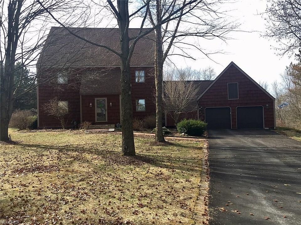 1st image of 2610 Larch Dr