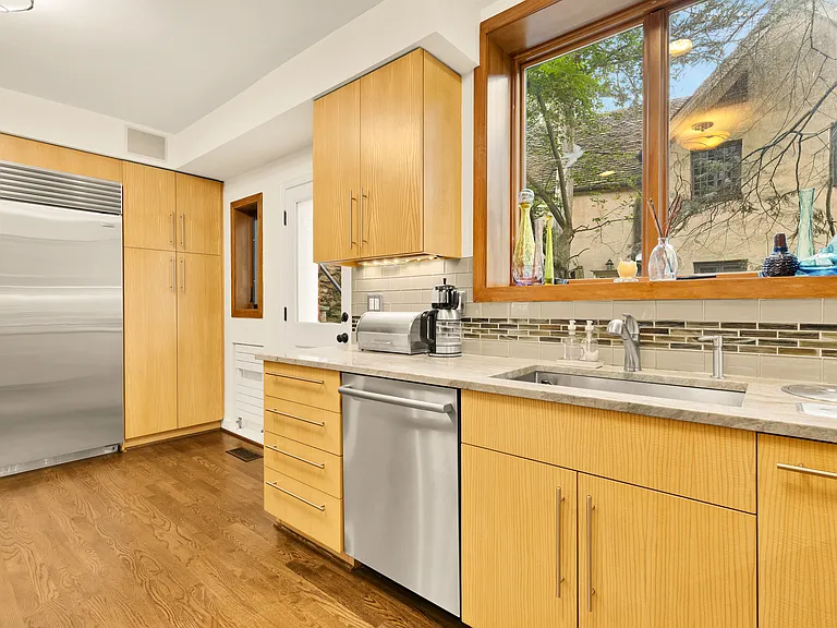 3111 Chain Bridge Rd NW — Photo 16