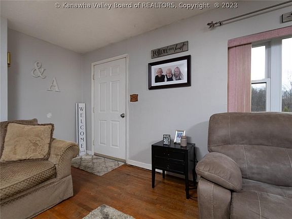 3rd image of 1718 Lakewood Dr