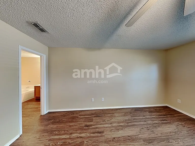 1430 Stewart Dr — Photo 10