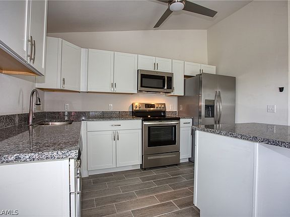 4th image of 704 SW 31st Terrace Cpe