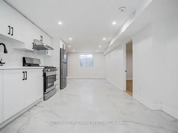 176 Cherrywood Dr, Newmarket, ON L3Y 2X8