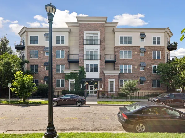 1800 Clinton Ave APT 203, Minneapolis, MN 55404