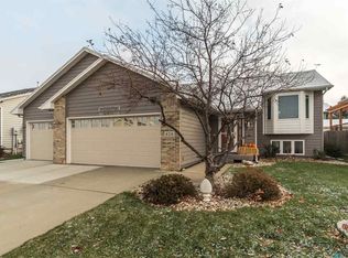 828 S Tayberry Ave, Sioux Falls, SD 57106