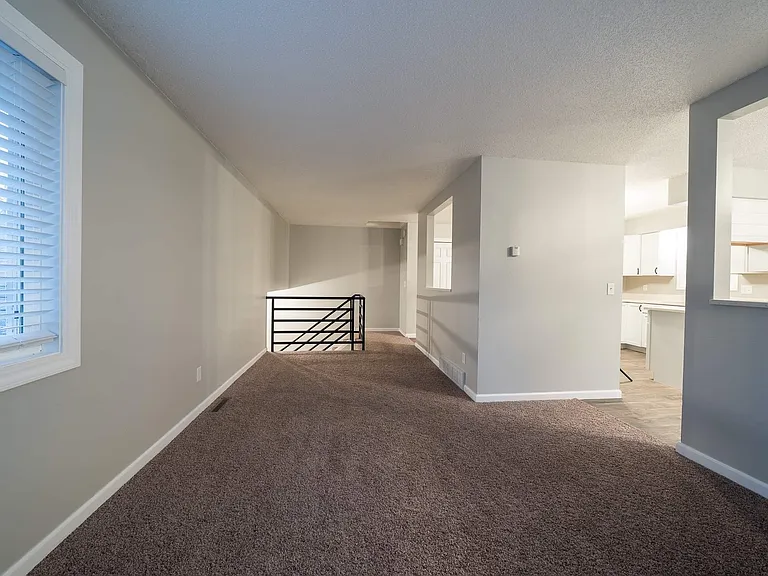 1607 Goodview Ave N #1609 — Photo 6