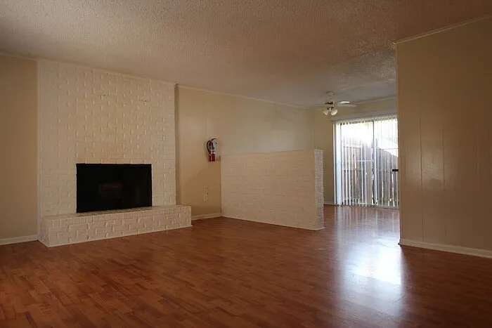 2 bed, 1.0 bath, 870 sqft, $975 — Photo 3