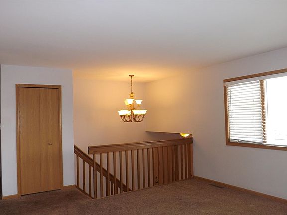 2nd image of 3660 Mansfield St