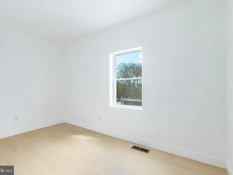 703 N 43rd St #2 — Photo 15