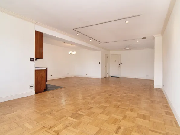 750 Kappock Street image 6 of 27