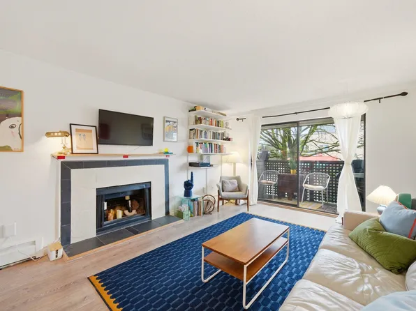 2215 Dundas St #207, Vancouver, BC V5L 1J9