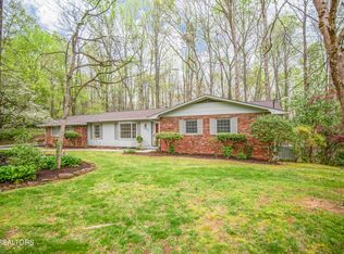 1023 W Outer Dr, Oak Ridge, TN 37830
