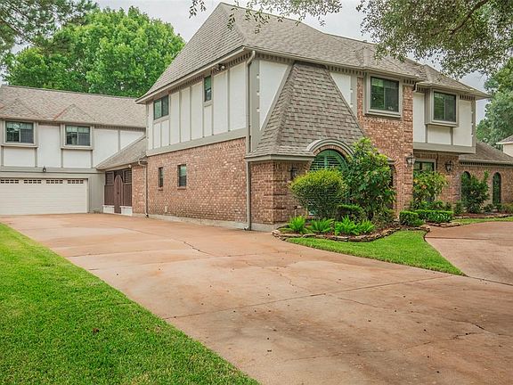 2nd image of 2910 W Elm Cir
