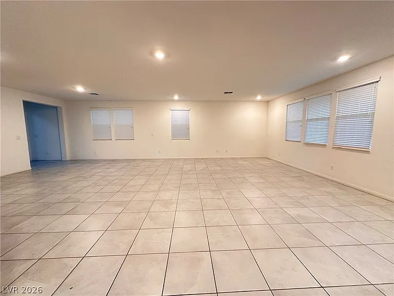 8038 Minavalle Ave — Photo 6
