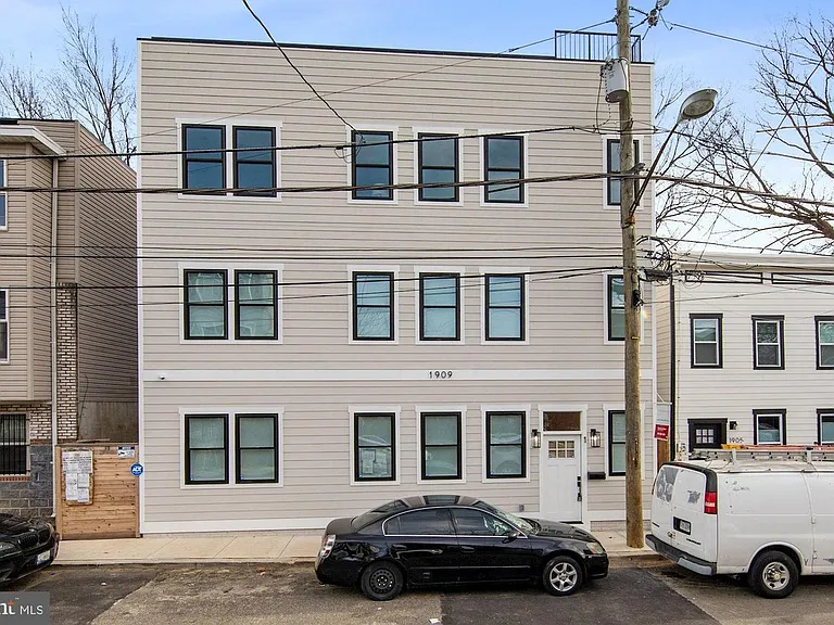 1909 Capitol Ave NE #1 — Photo 15
