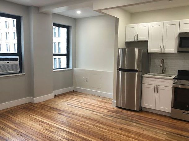 2nd image of 11 Waverly Pl APT 9D