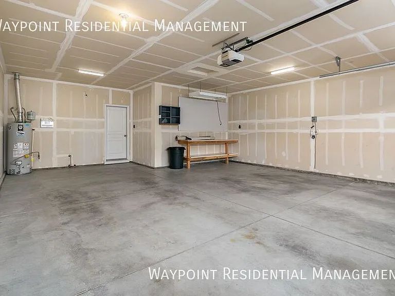 1142 W Parkstone St — Photo 32