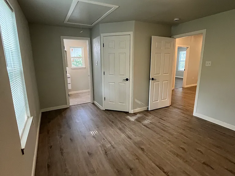 642 Astoria Ave — Photo 6