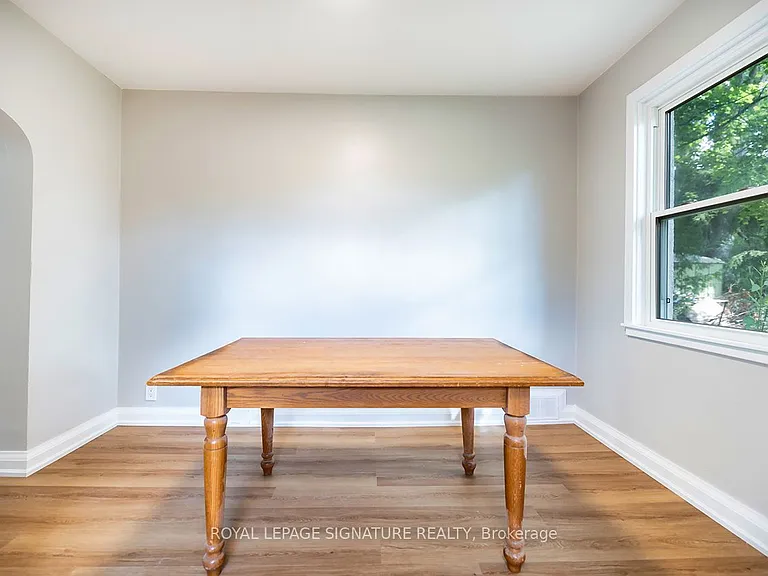 688 Aylmer St N — Photo 6