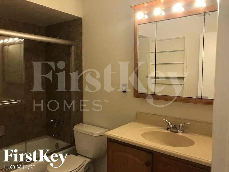 833 Wee Burn St — Photo 18