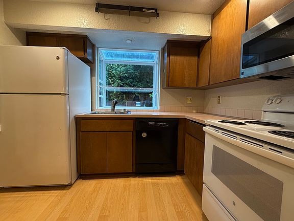 3rd image of 120 124th St SW